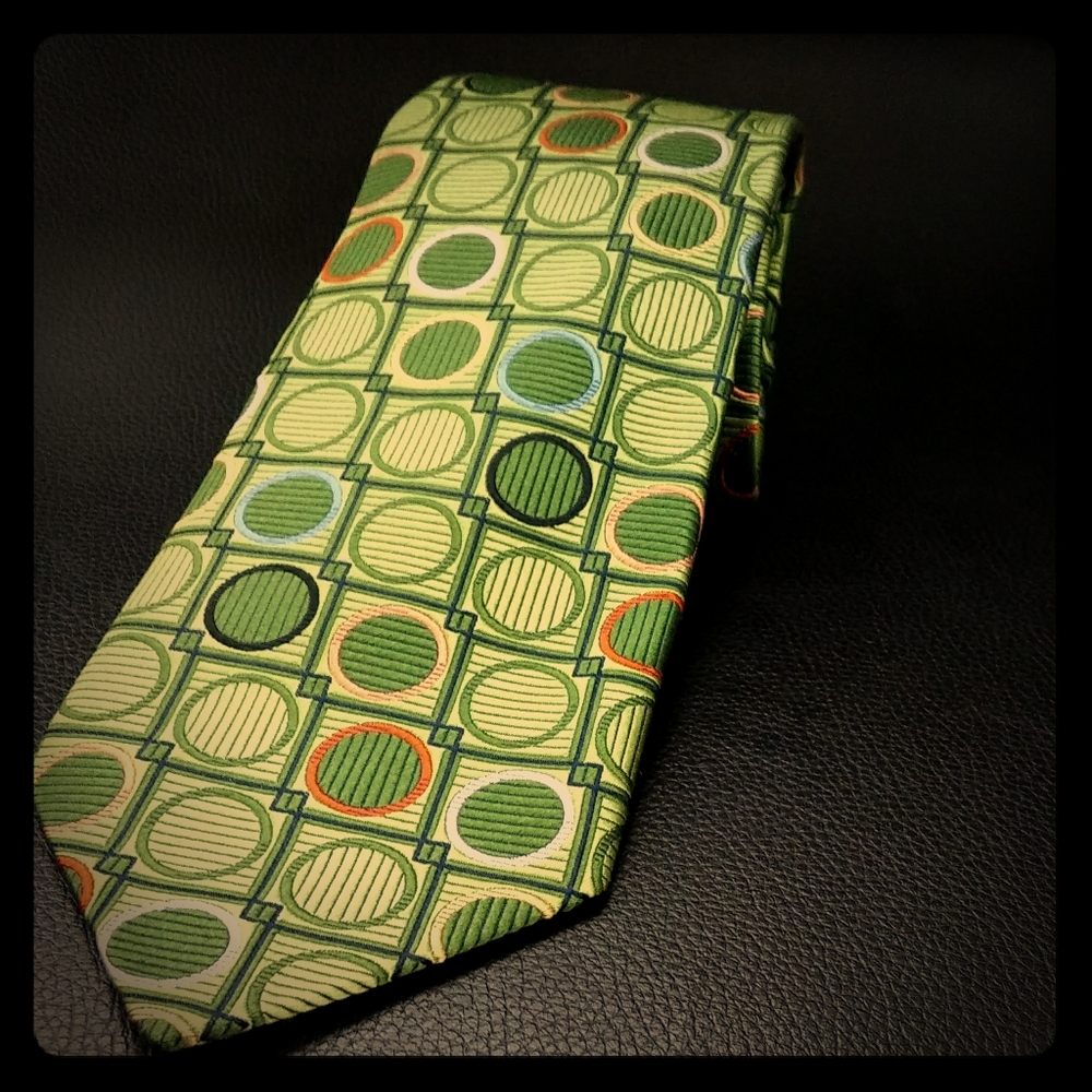 Silk tie.